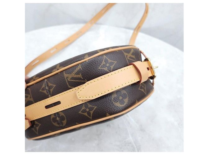 Louis Vuitton Borsa a tracolla Bouatinsha Po Suple Monogram Nero - vista 4