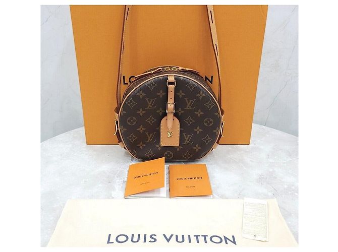 Louis Vuitton Borsa a tracolla Bouatinsha Po Suple Monogram Nero - vista 8