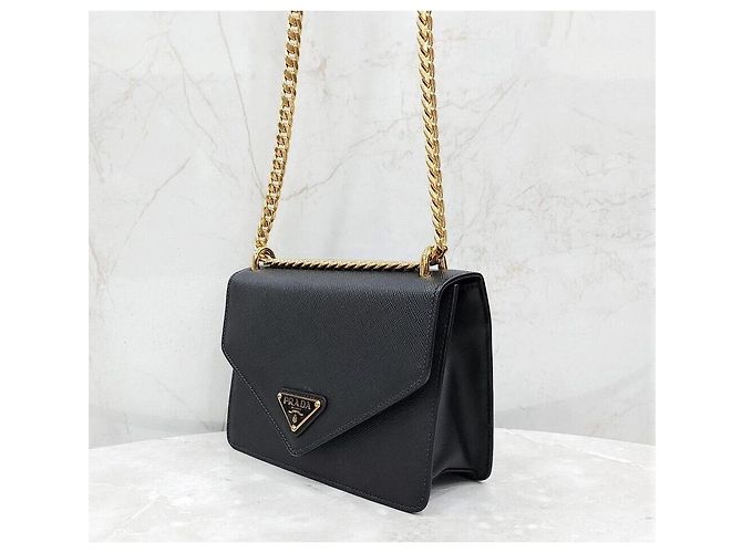 Prada Borsa a tracolla con catena e bustina in pelle Saffiano con logo Triangle Nero - vista 2
