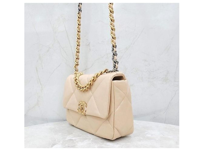 Chanel 19 Chanel Flapbag Schultertaschen-Serie aus Lammleder, Größe Medium Mehrfarben - Ansicht 2