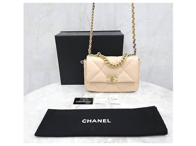 Chanel 19 Chanel Flapbag Schultertaschen-Serie aus Lammleder, Größe Medium Mehrfarben - Ansicht 9