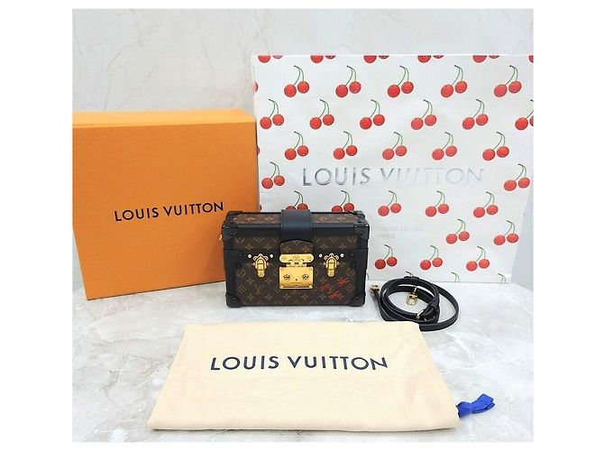 Louis Vuitton Borsa a tracolla Petit Malle in tela Monogram Reverse Multicolore - vista 9