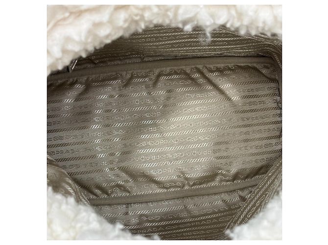 Prada Wool Cashmere Shearling Triangle Logo Tote Bag Elfenbein Weiß - Ansicht 7