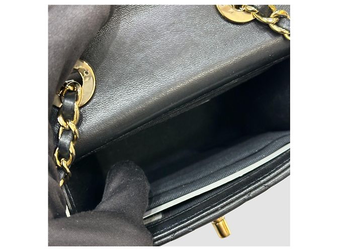 Chanel Mini borsa a catena Trendy CC in agnello nero e oro - vista 6