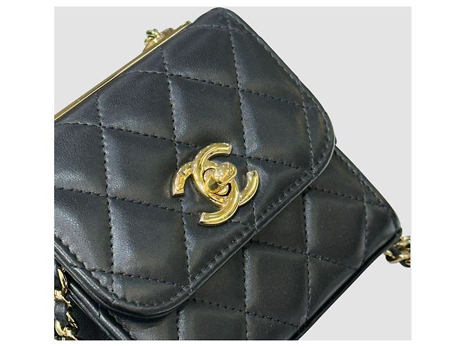 Chanel Mini borsa a catena Trendy CC in agnello nero e oro - vista 9