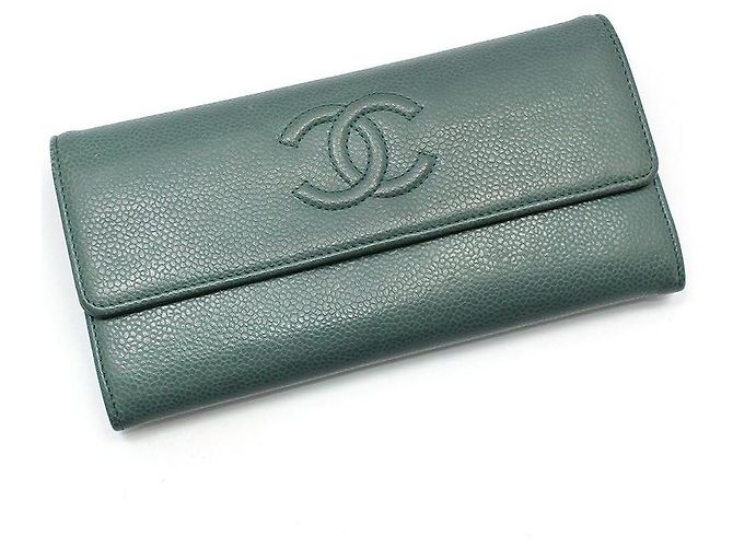 Chanel Cartera Larga Flap con Logo CC Timeless en Caviar Verde - vista 3