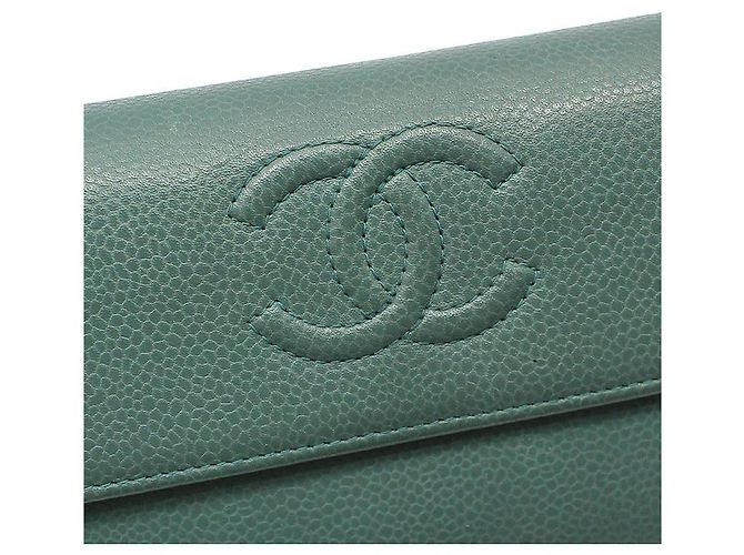 Chanel Cartera Larga Flap con Logo CC Timeless en Caviar Verde - vista 6