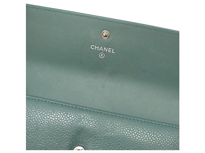 Chanel Cartera Larga Flap con Logo CC Timeless en Caviar Verde - vista 7