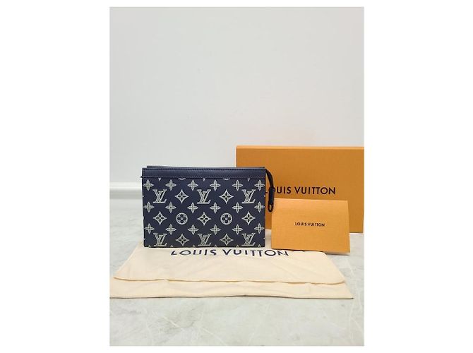 Louis Vuitton Portafoglio indossabile Gascan Monogram Shadow blu inchiostro e bianco - vista 9