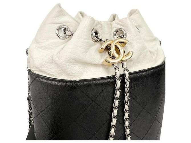 Chanel Borsa a tracolla a secchiello Gabrielle nera - vista 6