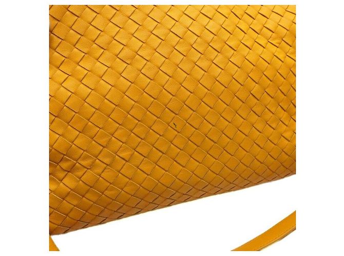 Bottega Veneta Borsa a tracolla con patta in nappa Intrecciato giallo - vista 11