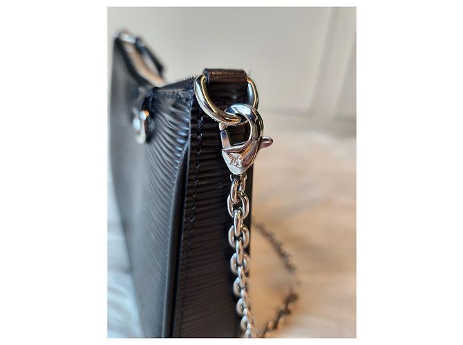 Louis Vuitton Pochette Easy Épi Black Nero - vista 10