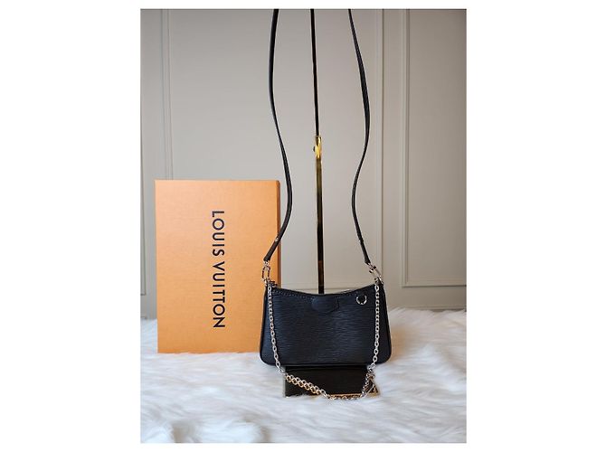 Louis Vuitton Pochette Easy Épi Black Nero - vista 2