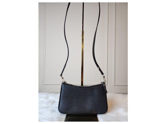 Louis Vuitton Pochette Easy Épi Black Nero - vista 3