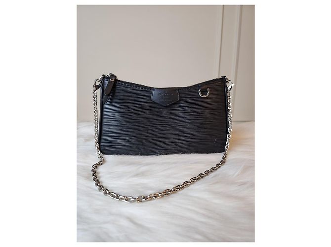 Louis Vuitton Pochette Easy Épi Black Nero - vista 4