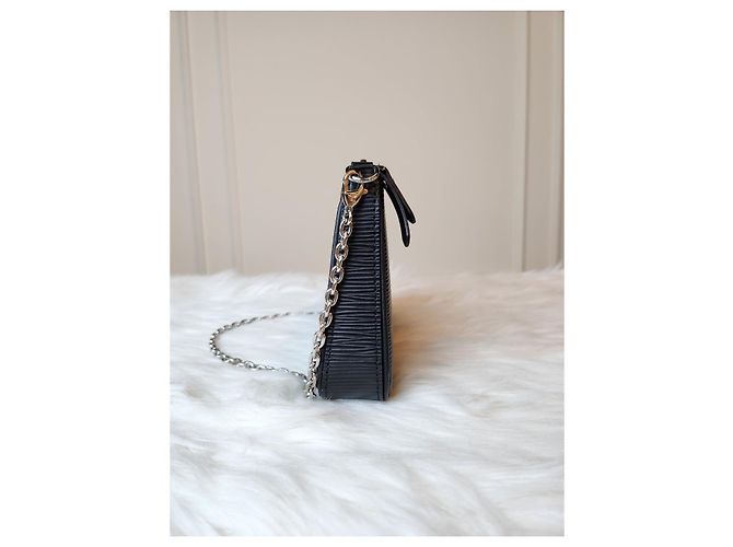 Louis Vuitton Pochette Easy Épi Black Nero - vista 6
