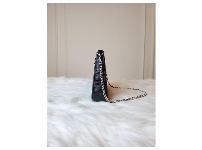Louis Vuitton Pochette Easy Épi Black Nero - vista 7