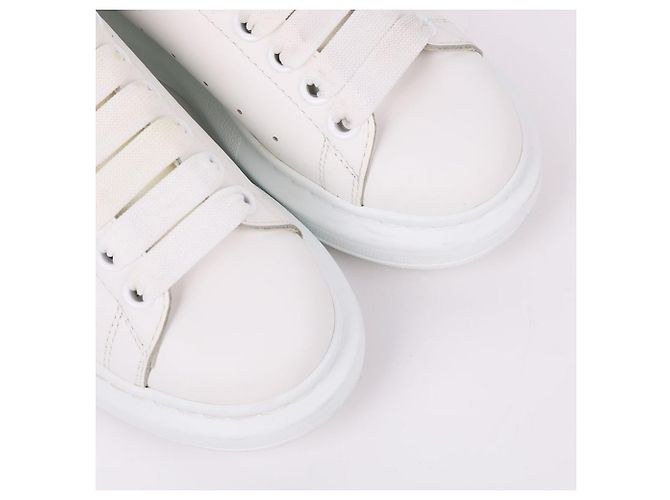 Tênis Oversized Hologram Alexander McQueen Branco - vista 5