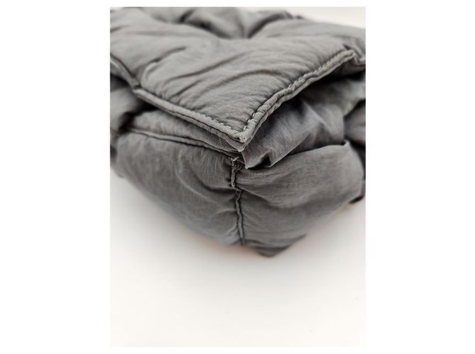 Cassette Bottega Veneta Bolso Bottega Padded Tech Gris Estado Castaño - vista 13