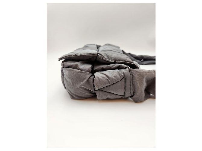 Cassette Bottega Veneta Bolso Bottega Padded Tech Gris Estado Castaño - vista 4
