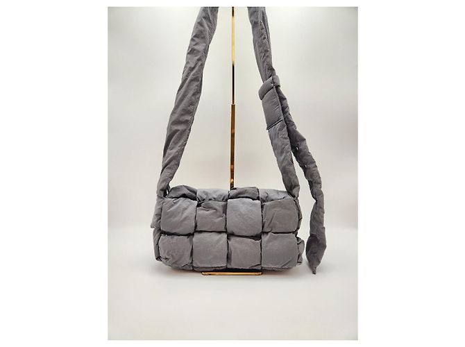 Cassette Bottega Veneta Bolso Bottega Padded Tech Gris Estado Castaño - vista 7