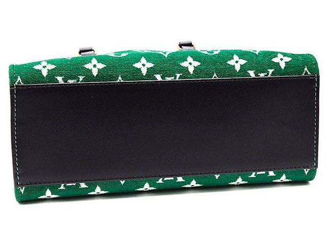 Louis Vuitton Monogram Velvet OnTheGo Verde - vista 7