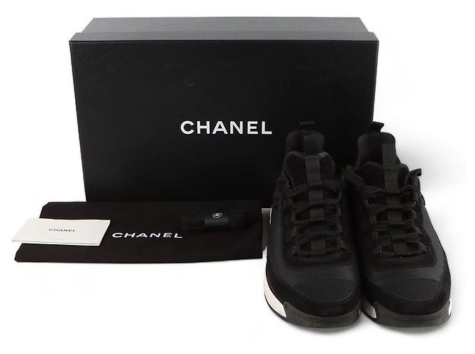 Chanel Sneaker aus Mischgewebe mit schwarzem CC-Logo - Ansicht 8