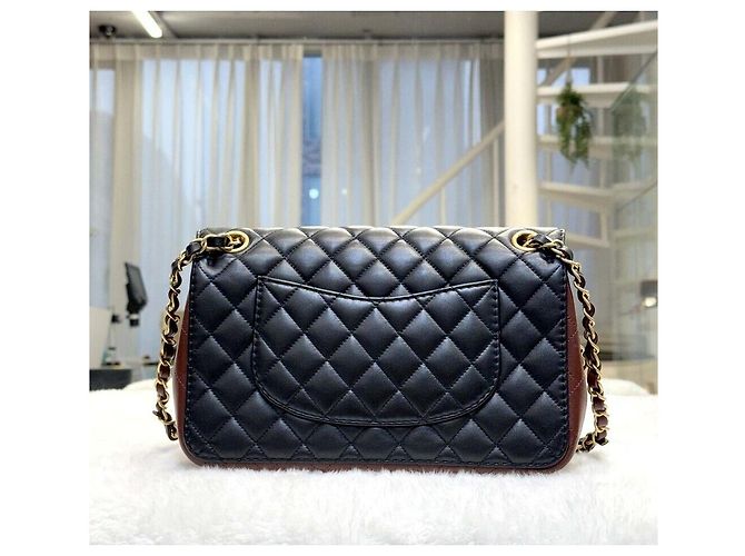 Chanel Borsa Wide Flap in agnello nero Gold Series - vista 2