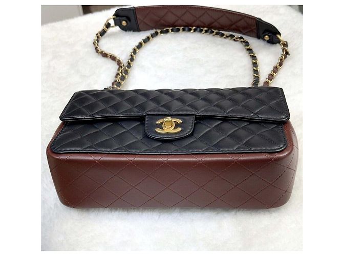 Chanel Borsa Wide Flap in agnello nero Gold Series - vista 3