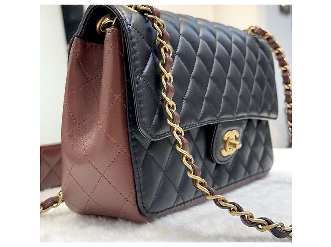 Chanel Borsa Wide Flap in agnello nero Gold Series - vista 4