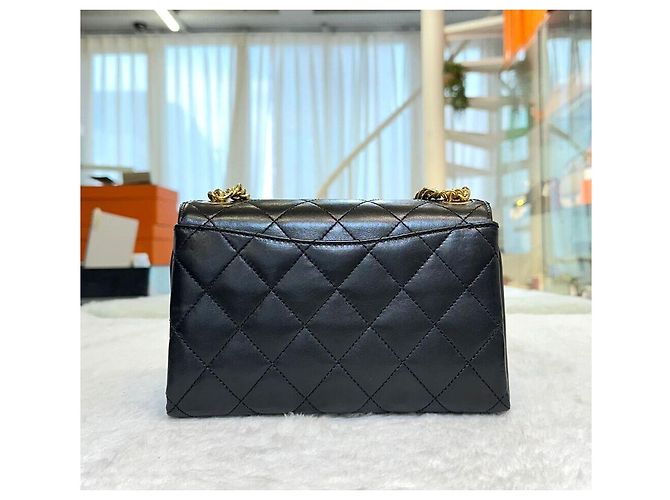 Chanel Mini borsa flap trapuntata in agnello nero con finiture oro - vista 2