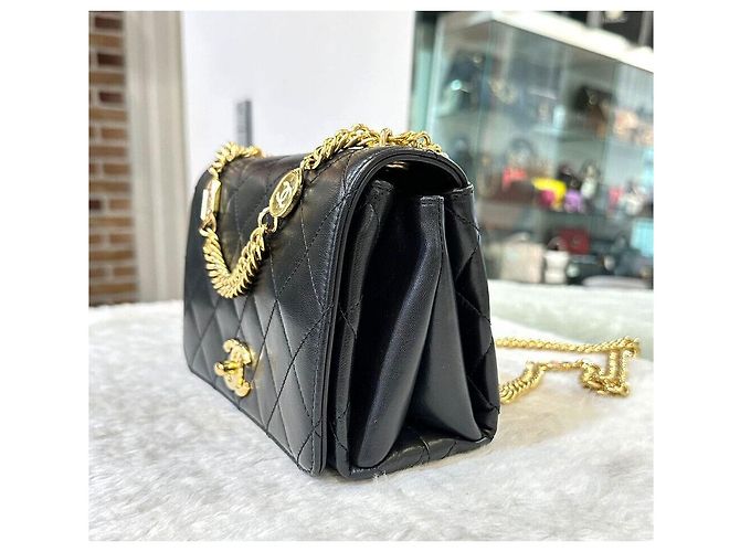 Chanel Mini borsa flap trapuntata in agnello nero con finiture oro - vista 4