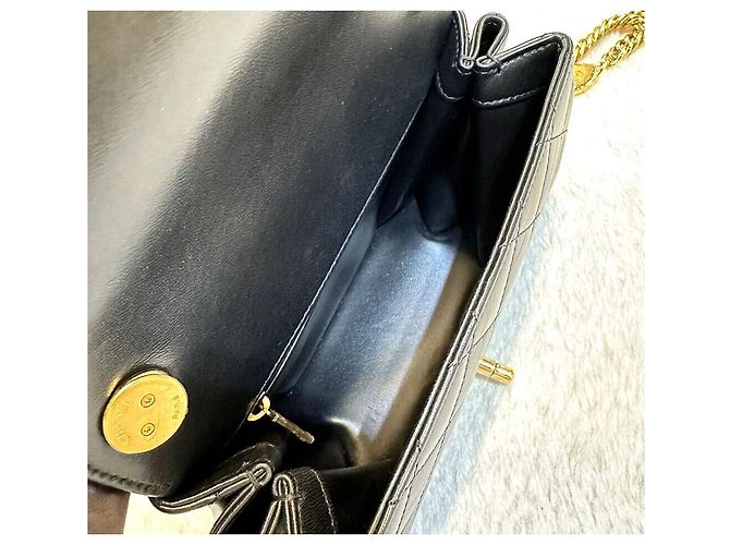 Chanel Mini borsa flap trapuntata in agnello nero con finiture oro - vista 7