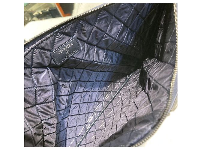 Chanel Clutch Boy Caviar Metallizzato Large Navy Grade Blu - vista 3