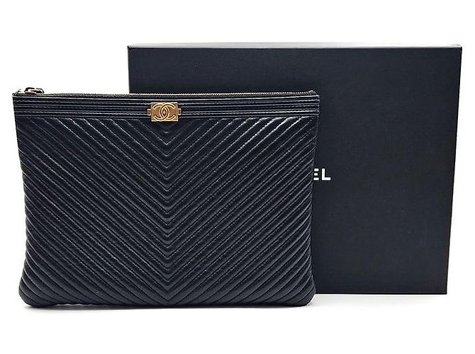 Chanel Clutch Chevron Boy New Medium Nero - vista 8