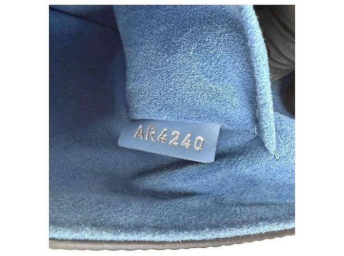 Louis Vuitton Blue Twist MM Azul - vista 9