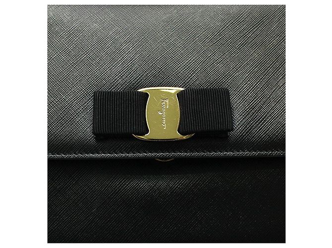 Salvatore Ferragamo Borsa a tracolla Vara Gini in pelle nera con catena dorata Nero - vista 6