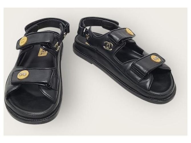 Chanel Sandali con velcro con fascia in pelle e patch con scritte nere Nero - vista 4