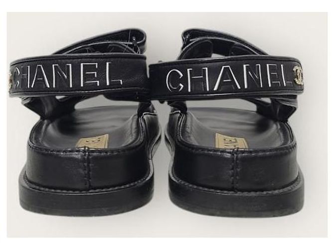 Chanel Sandali con velcro con fascia in pelle e patch con scritte nere Nero - vista 7