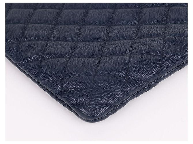 Chanel Grande clutch in pelle blu navy caviar - vista 10