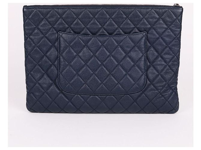 Chanel Grande clutch in pelle blu navy caviar - vista 5