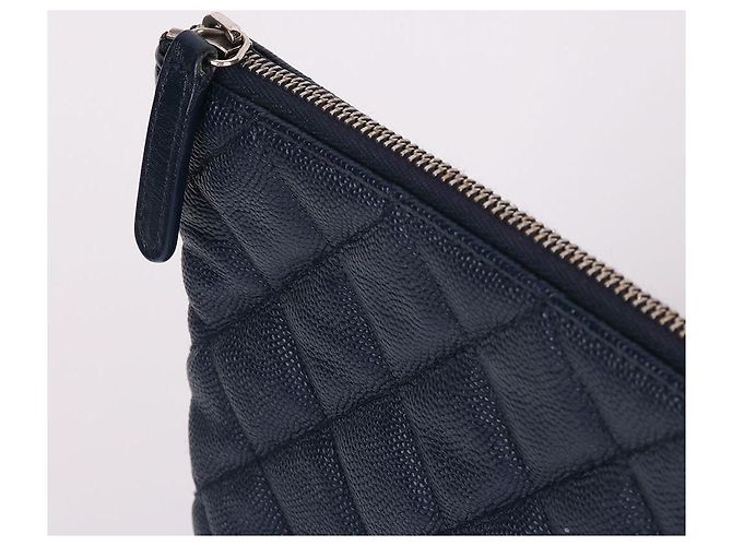 Chanel Grande clutch in pelle blu navy caviar - vista 6