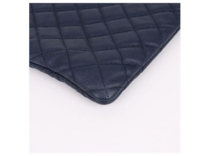 Chanel Grande clutch in pelle blu navy caviar - vista 9