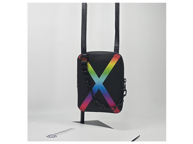 Louis Vuitton Borsa a tracolla Taiga Leather Rainbow Danube Argento - vista 2