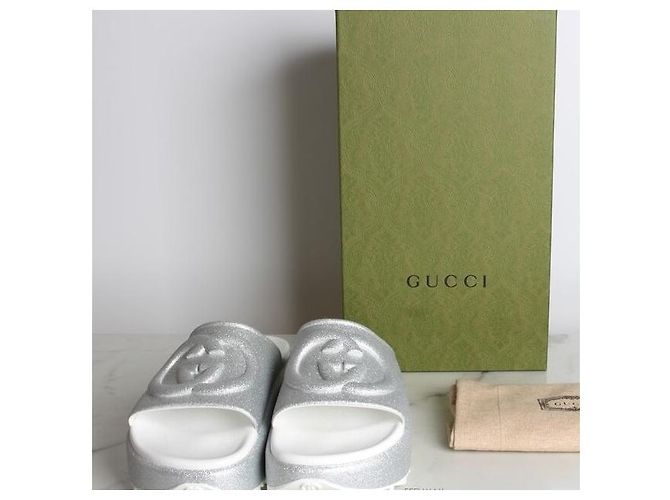 Gucci Sandali Slide Interlocking Argento Metallizzato - vista 2
