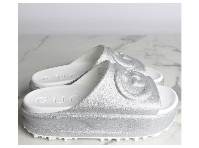 Gucci Sandali Slide Interlocking Argento Metallizzato - vista 4