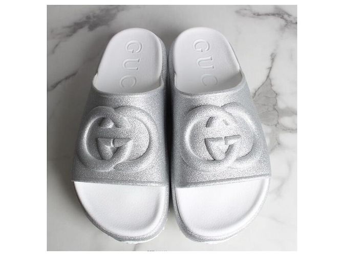 Gucci Sandali Slide Interlocking Argento Metallizzato - vista 7