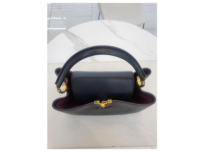 Louis Vuitton Borsa Tote Capucines mm in pelle Taurillon nera Nero - vista 12