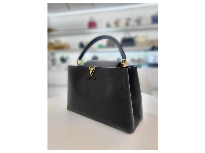 Louis Vuitton Borsa Tote Capucines mm in pelle Taurillon nera Nero - vista 14
