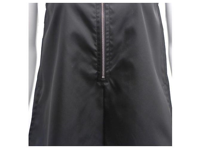 Prada Abito a canotta in nylon con logo triangolare e mezza zip Nero - vista 11